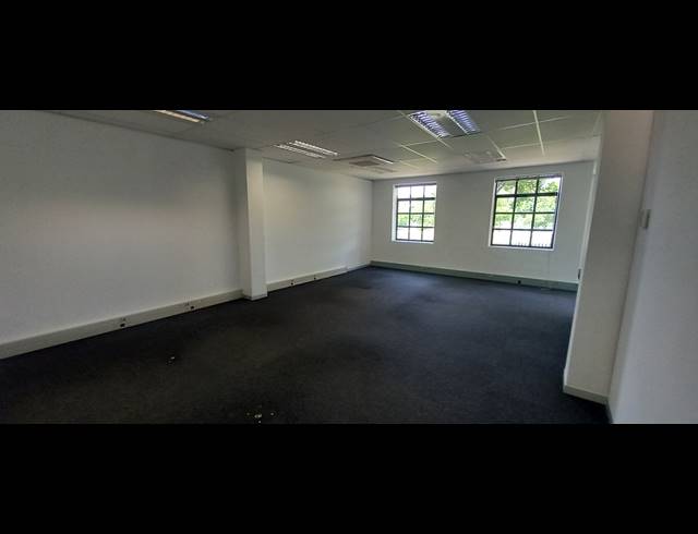 364M² OFFICE TO LET IN LYME PARK